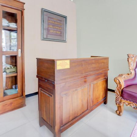 Oyo Life 93083 Nova Jaya 3 Homestay Syariah Lamongan Экстерьер фото