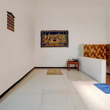 Oyo Life 93083 Nova Jaya 3 Homestay Syariah Lamongan Экстерьер фото