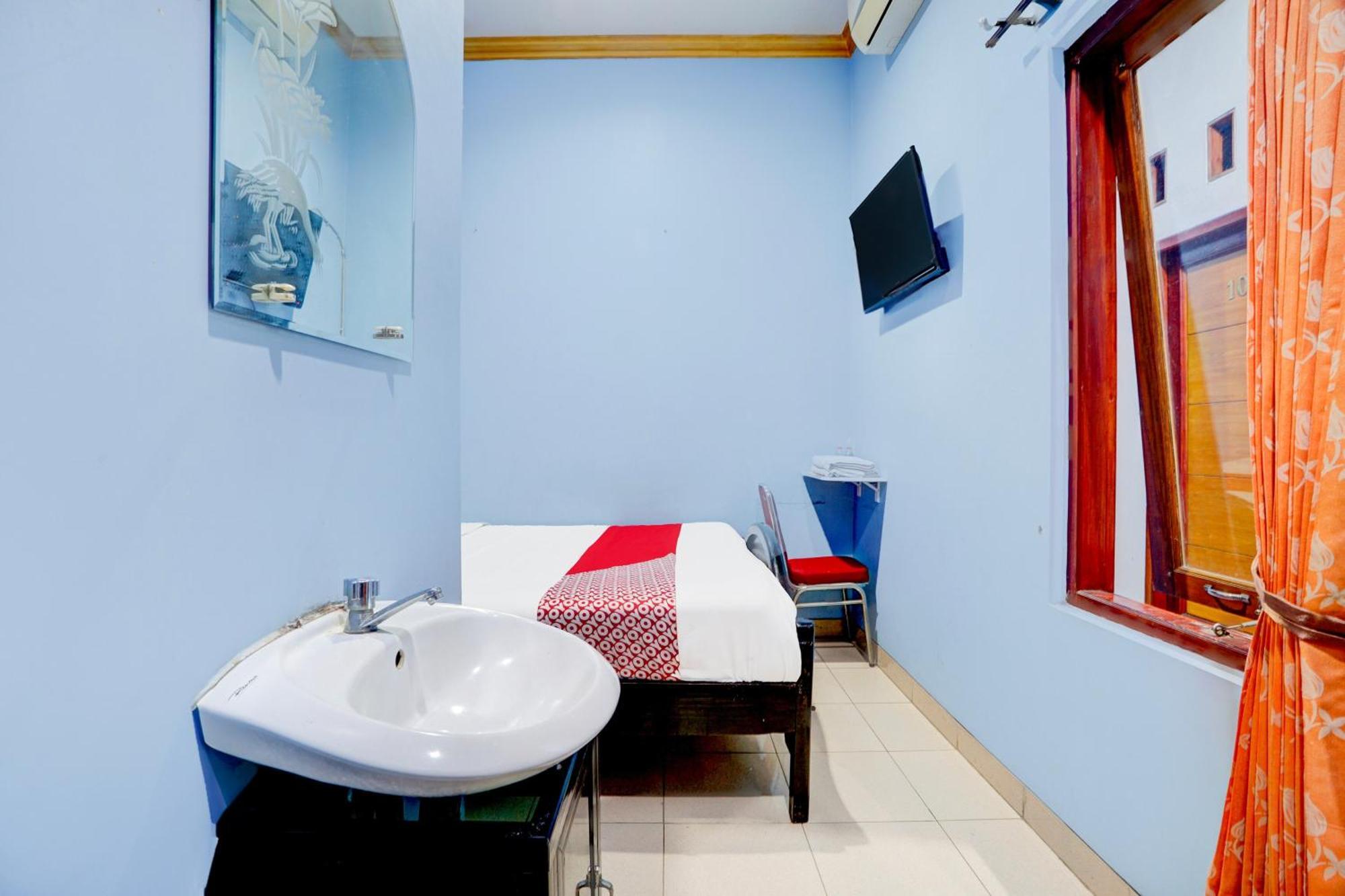 Oyo Life 93083 Nova Jaya 3 Homestay Syariah Lamongan Экстерьер фото