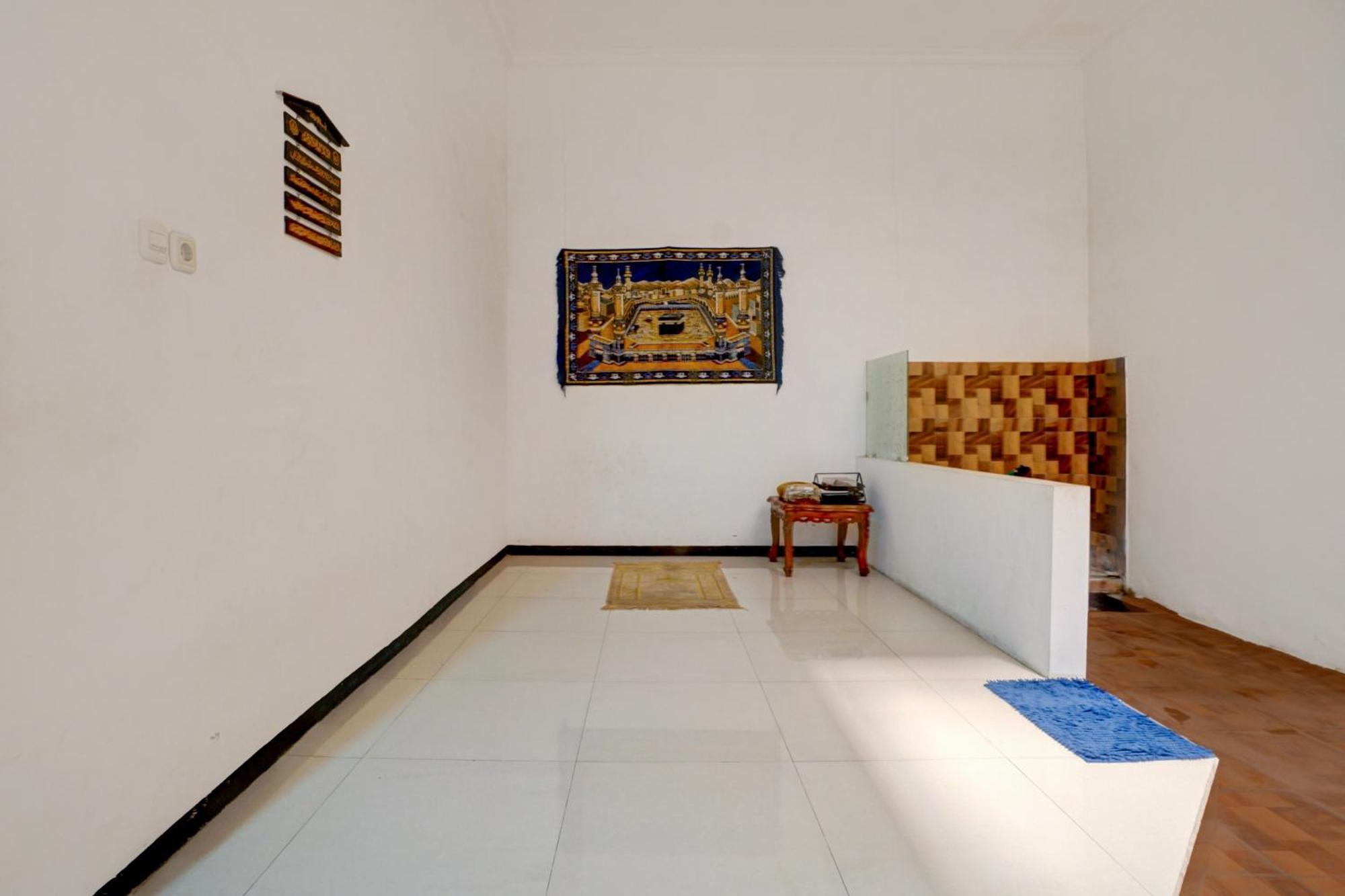 Oyo Life 93083 Nova Jaya 3 Homestay Syariah Lamongan Экстерьер фото