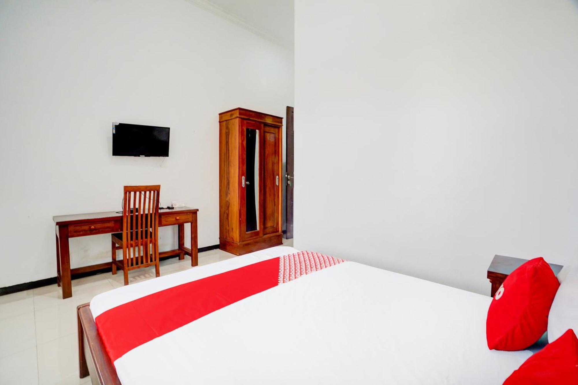Oyo Life 93083 Nova Jaya 3 Homestay Syariah Lamongan Экстерьер фото
