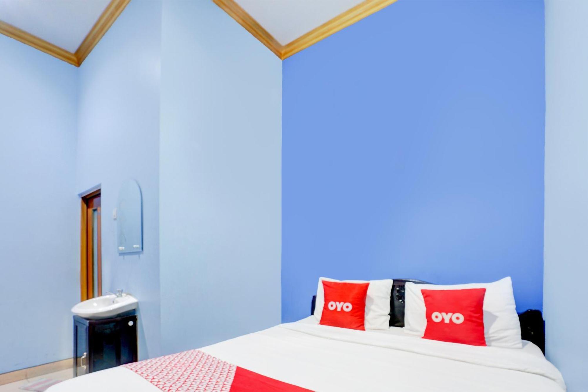 Oyo Life 93083 Nova Jaya 3 Homestay Syariah Lamongan Экстерьер фото