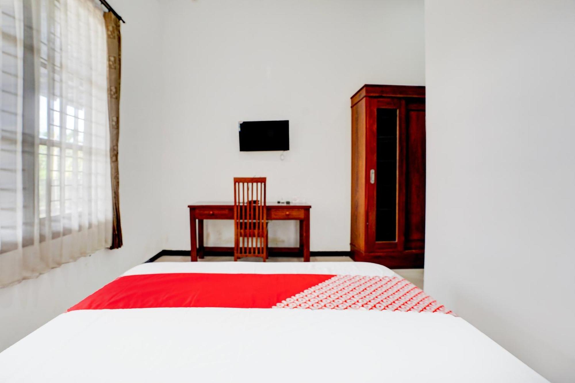 Oyo Life 93083 Nova Jaya 3 Homestay Syariah Lamongan Экстерьер фото